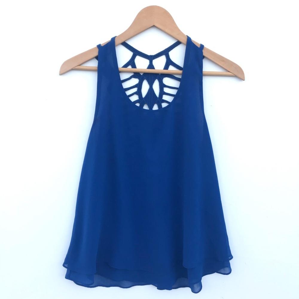 E Hanger M | Embroidered Top